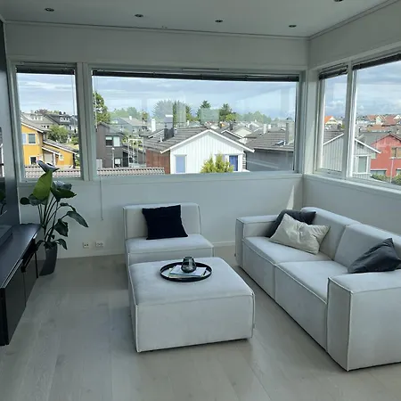 Executive 2-bedroom With Office Workspace & Scenic View
