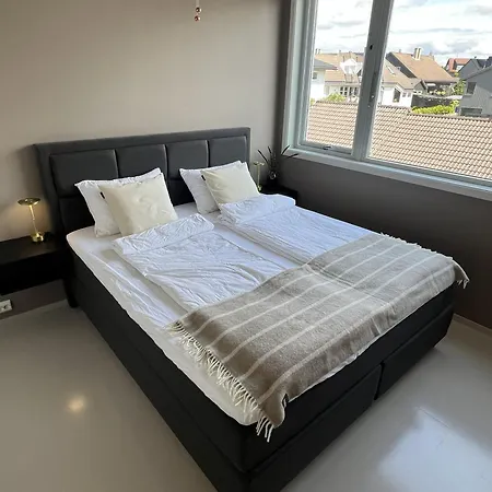 Executive 2-bedroom With Office Workspace & Scenic View *