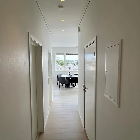 Executive 2-bedroom With Office Workspace & Scenic View *