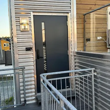 Executive 2-bedroom With Office Workspace & Scenic View *